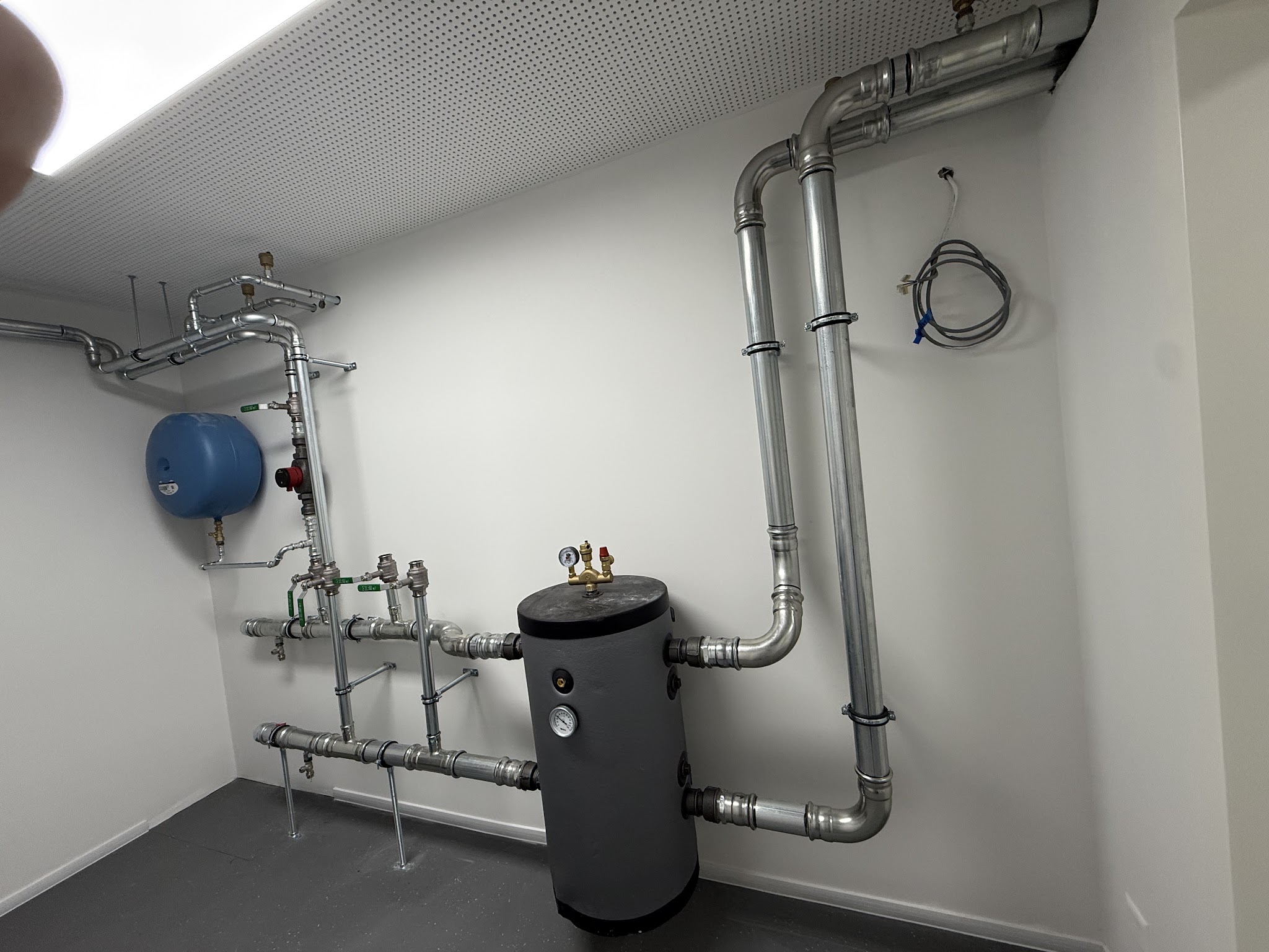 Sauber verlegte Heizungsinstallation von Infra Haustechnik